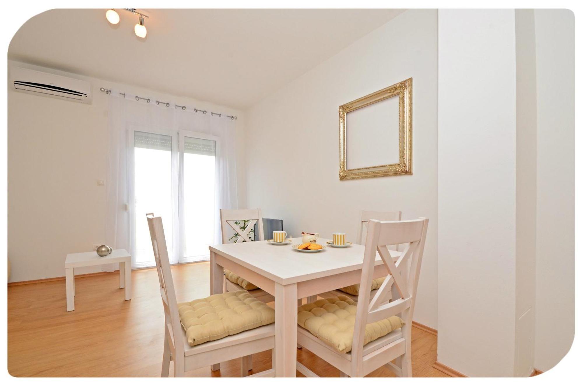 Aprtment Close To Center Zadar Room photo